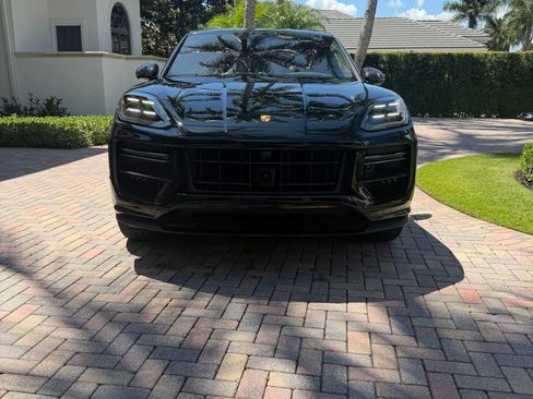 Used 2024 Porsche Cayenne Turbo GT AWD/4WD image 5
