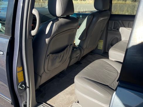 Used 2006 Toyota Sienna XLE Limited image 21