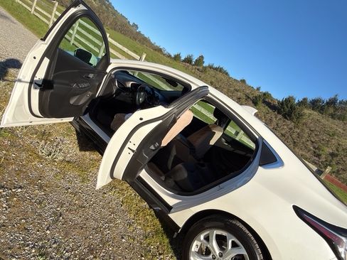 Used 2018 Chevrolet Volt Premier w/ Driver Confidence Package image 20