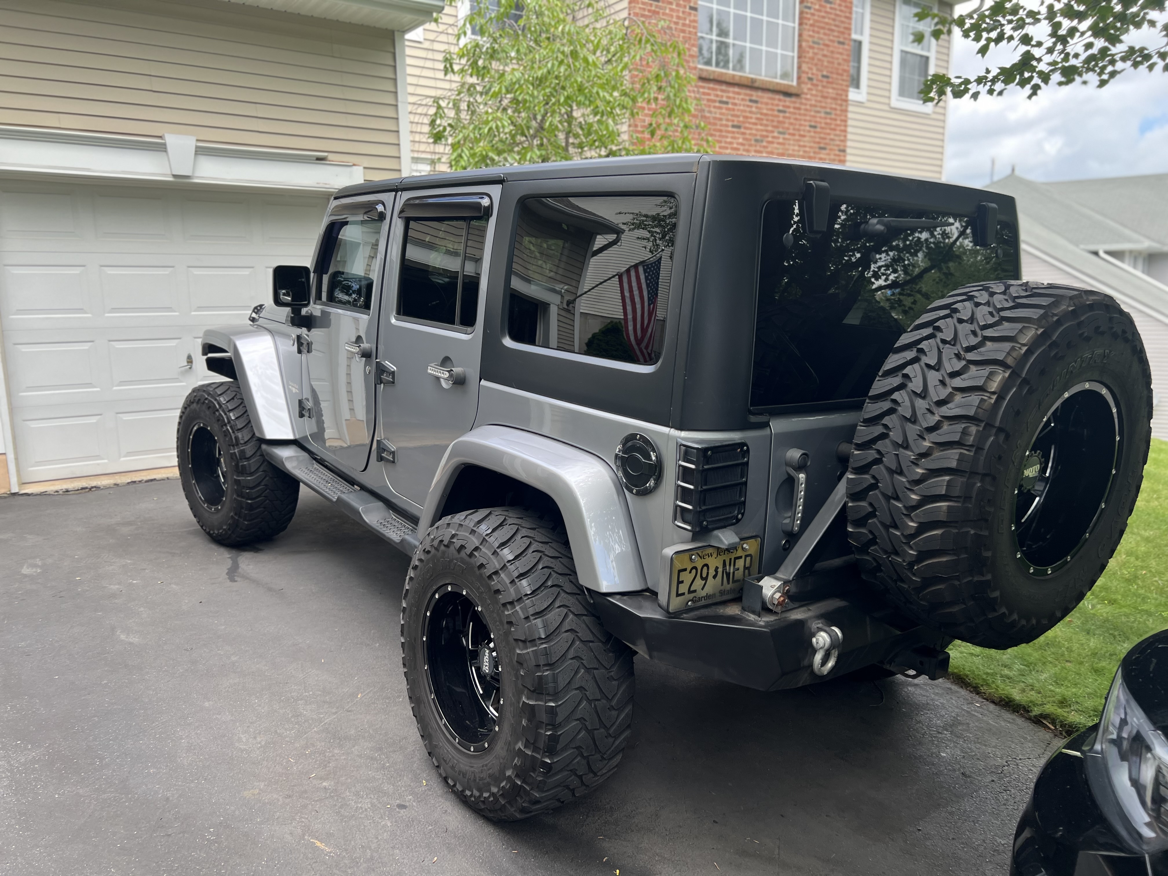 Used 2013 Jeep Wrangler Unlimited Sahara w/ Dual Top Group AWD/4WD image 4