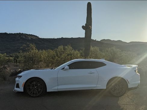 Used 2019 Chevrolet Camaro ZL1 image 7