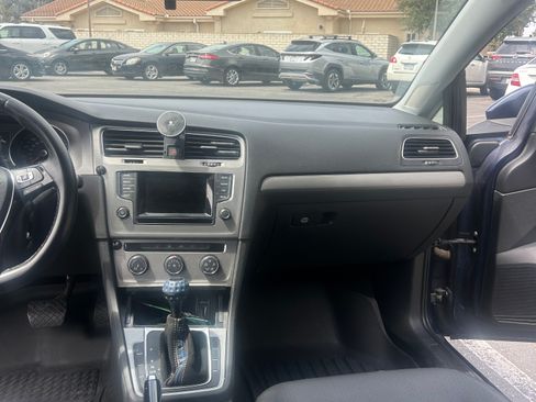 Used 2015 Volkswagen Golf TDI SE FWD image 5