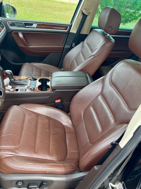 Used 2012 Volkswagen Touareg Executive AWD/4WD image 9