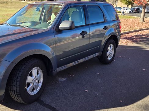Used 2011 Ford Escape XLT w/ Cargo Pkg image 5