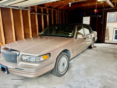 Used 1997 Lincoln Town Car Signature