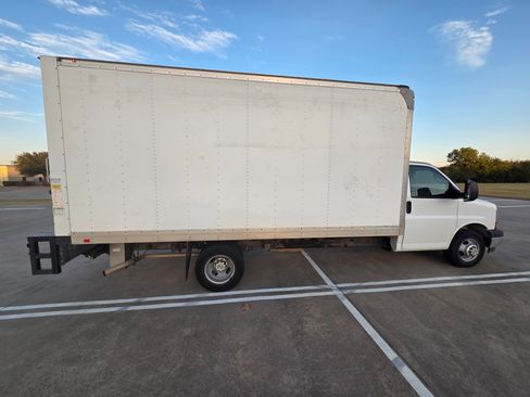 Used 2019 Chevrolet Express 3500 Extended w/ Power Convenience Package image 4