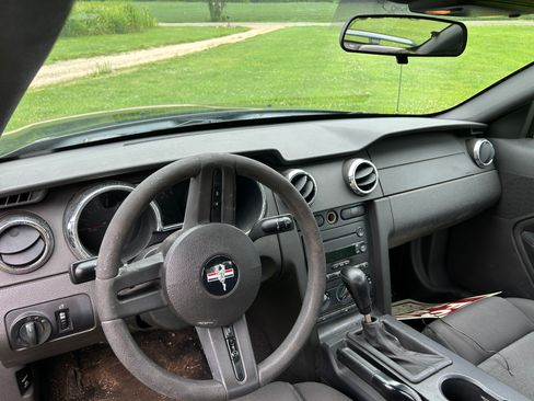 Used 2006 Ford Mustang Coupe RWD image 10