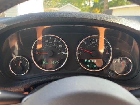 Used 2013 Jeep Wrangler Unlimited Sahara w/ Connectivity Group AWD/4WD image 10