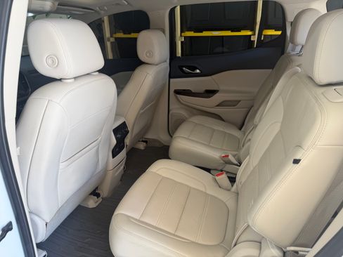 Used 2021 GMC Acadia Denali w/ Denali Ultimate Package image 10