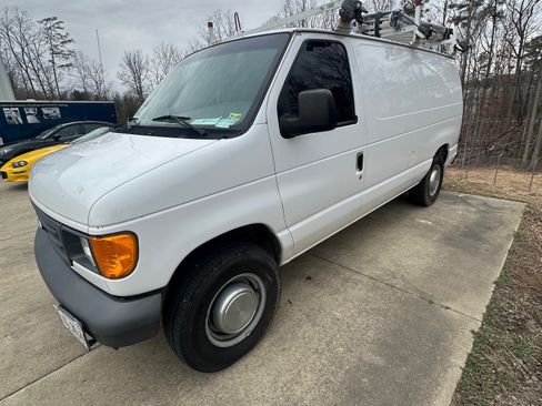 Used 2006 Ford E-250 and Econoline 250 RWD image 1