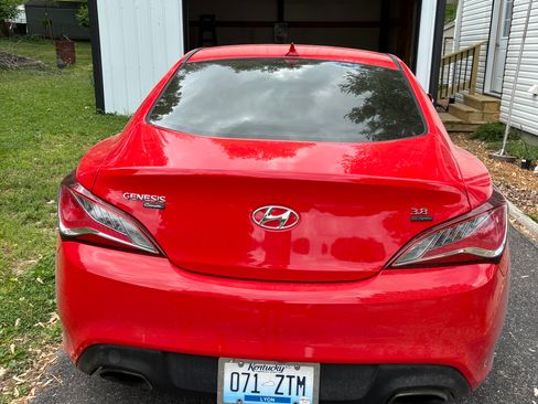Used 2016 Hyundai Genesis Coupe 3.8 RWD image 9