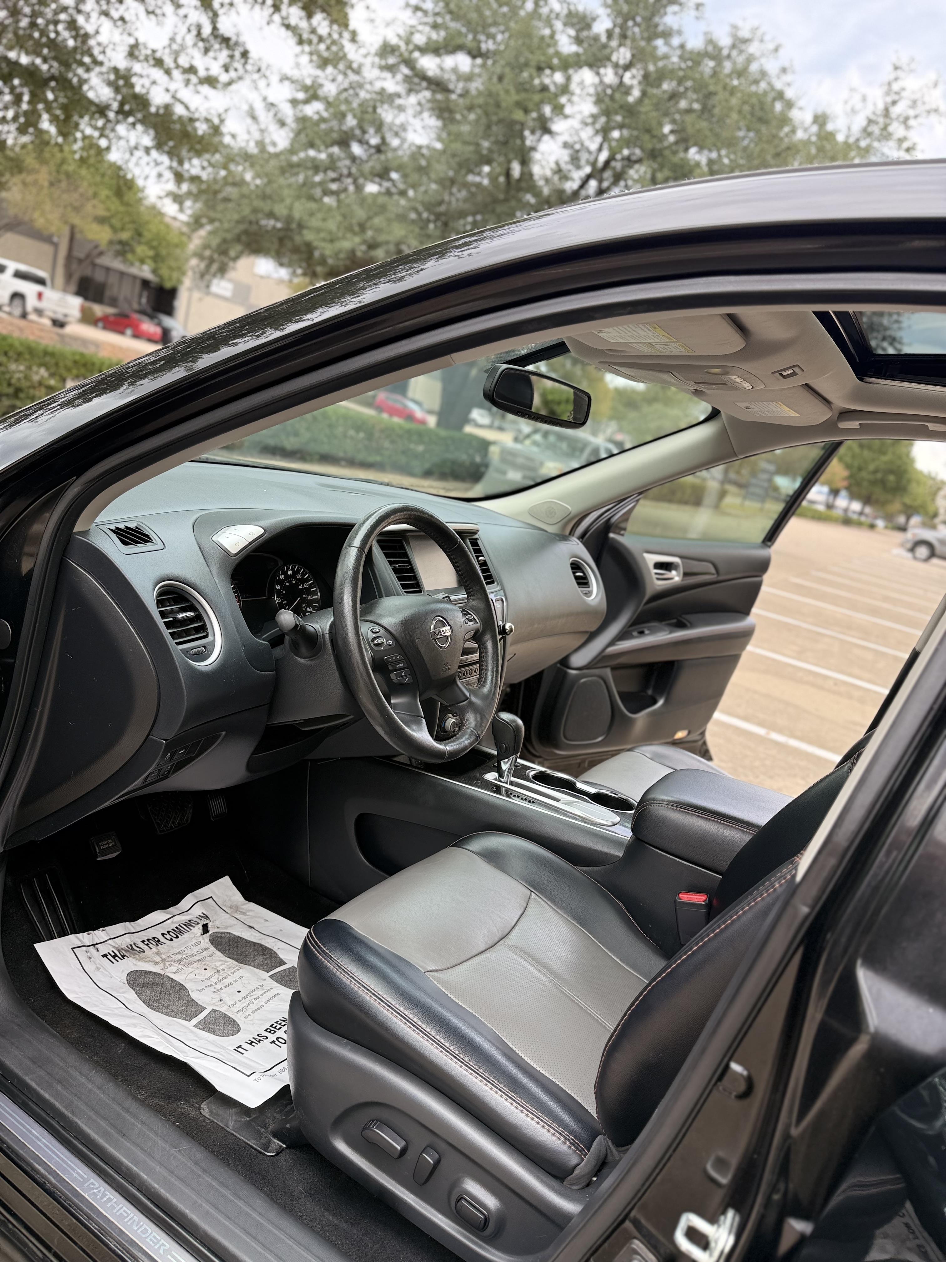Used 2020 Nissan Pathfinder SL FWD image 16