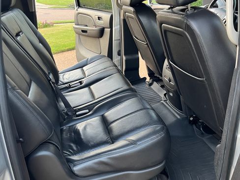 Used 2014 GMC Yukon XL SLT w/ SLT-2 Equipment Package image 15