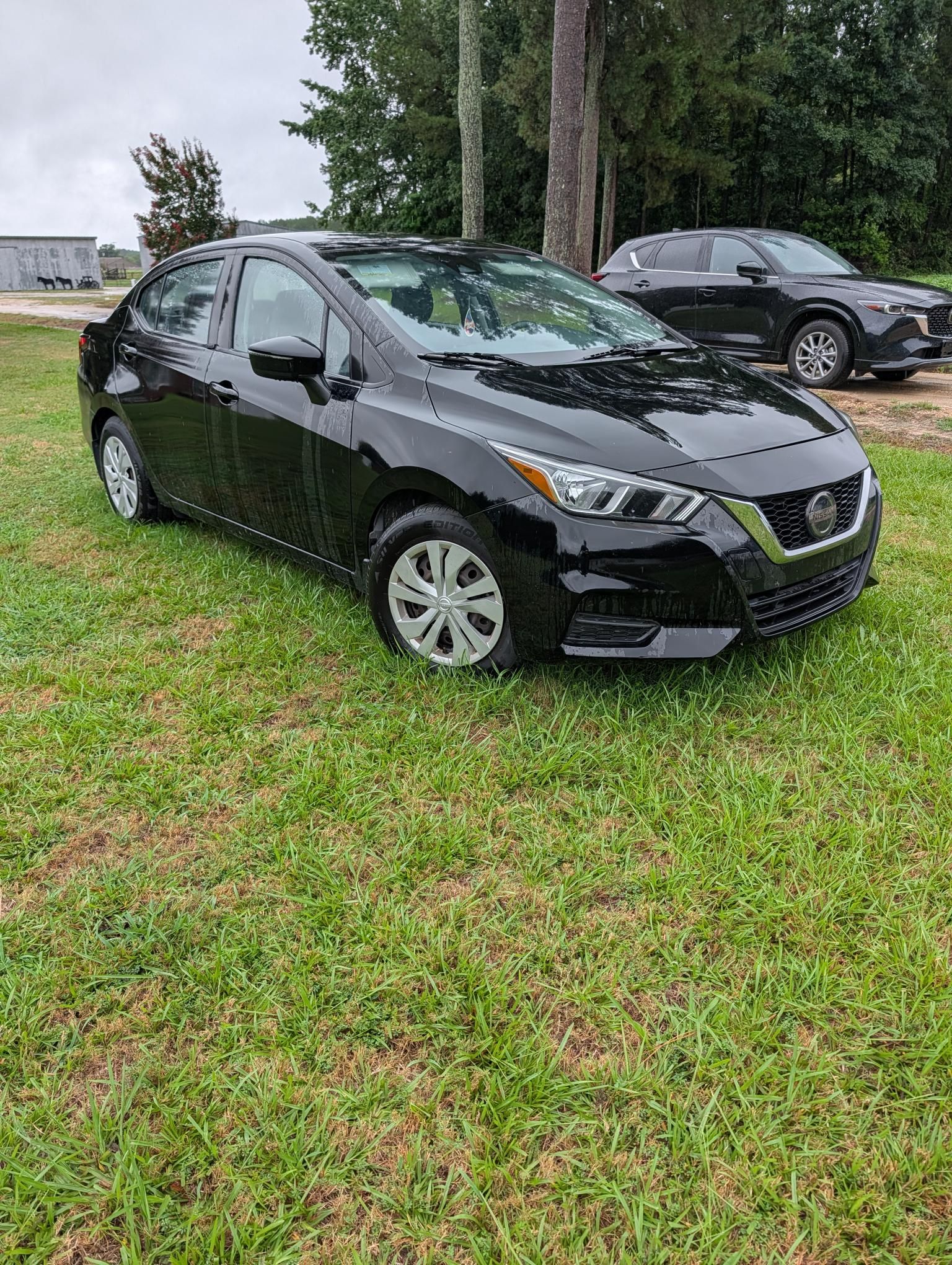 Used 2020 Nissan Versa SV FWD image 4