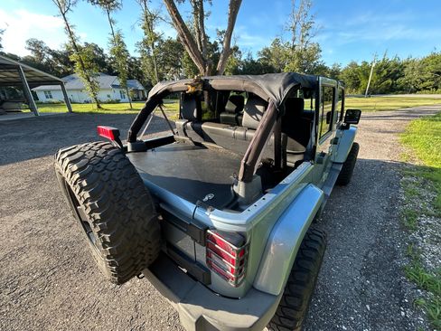 Used 2012 Jeep Wrangler Unlimited Sahara AWD/4WD image 17