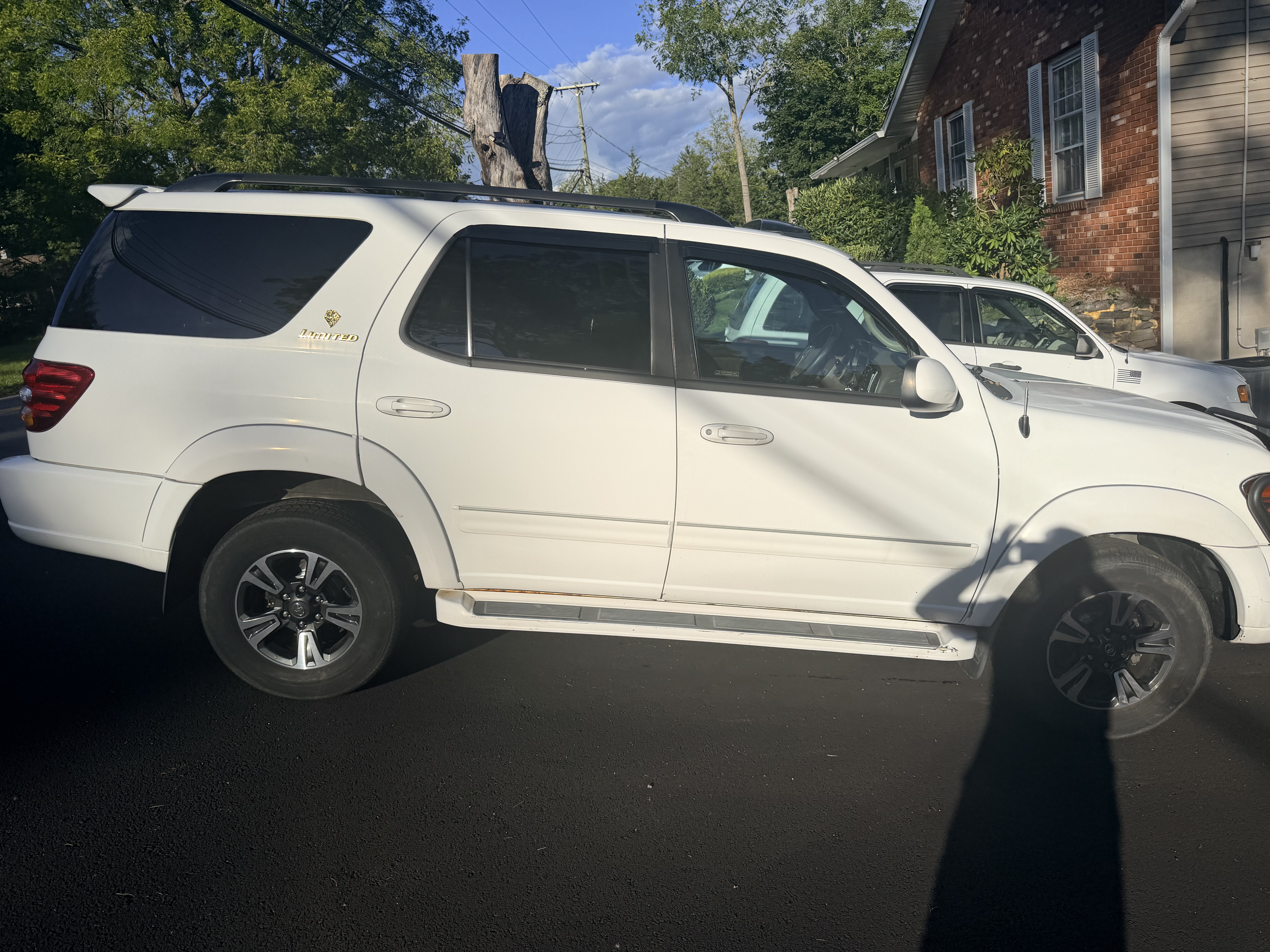 Used 2001 Toyota Sequoia Limited AWD/4WD image 4