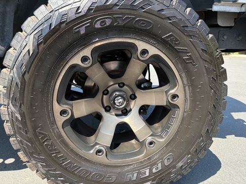Used 2015 Jeep Wrangler Unlimited Rubicon w/ Connectivity Group AWD/4WD image 11