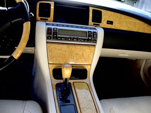 Used 2002 Lexus SC 430 Convertible image 12