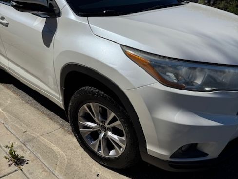 Used 2016 Toyota Highlander LE AWD/4WD image 2