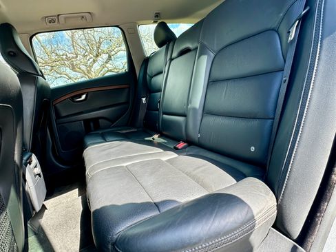 Used 2010 Volvo XC70 3.2 image 22