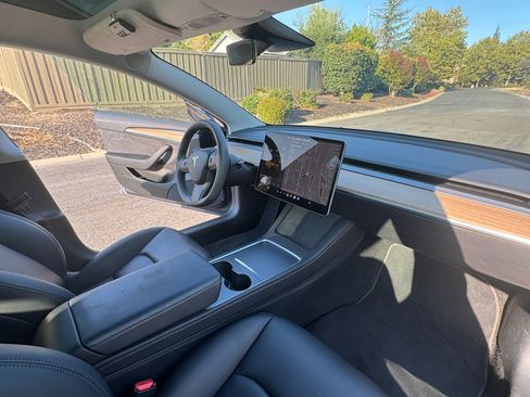 Used 2023 Tesla Model 3 Standard Range RWD image 8
