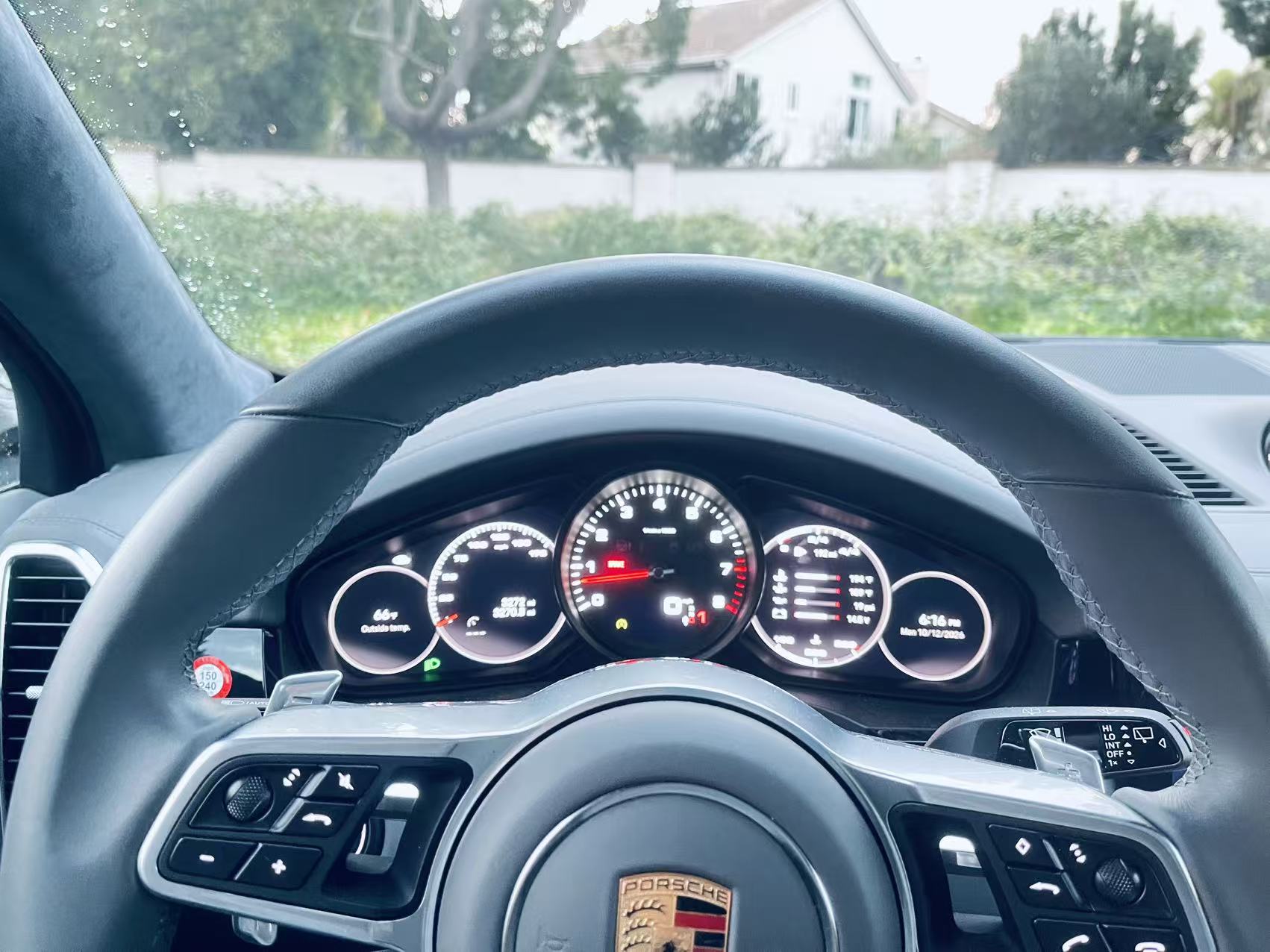 Used 2023 Porsche Cayenne Platinum Edition AWD/4WD image 2