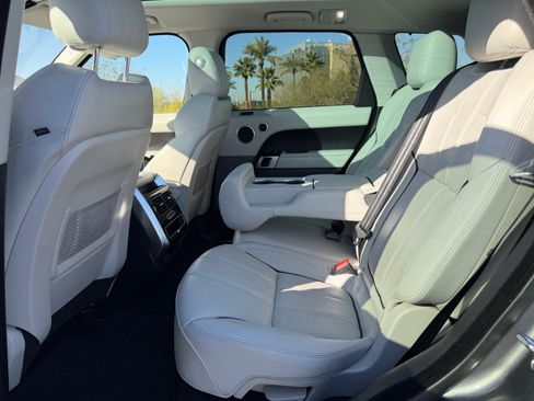 Used 2016 Land Rover Range Rover Sport HSE image 5