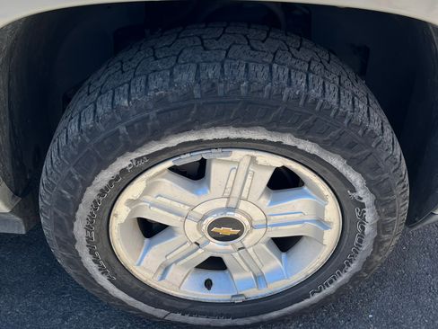 Used 2011 Chevrolet Avalanche LT w/ Luxury Package AWD/4WD image 25