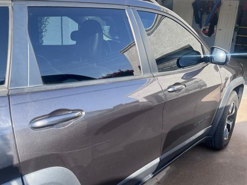 Used 2017 Jeep Cherokee Trailhawk image 4