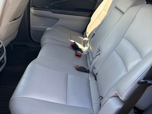 Used 2018 Honda Pilot EX-L image 11