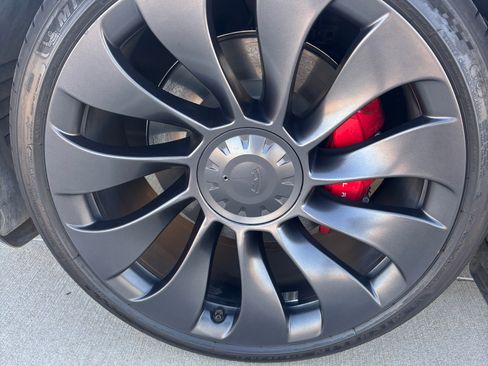 Used 2023 Tesla Model Y Performance image 18