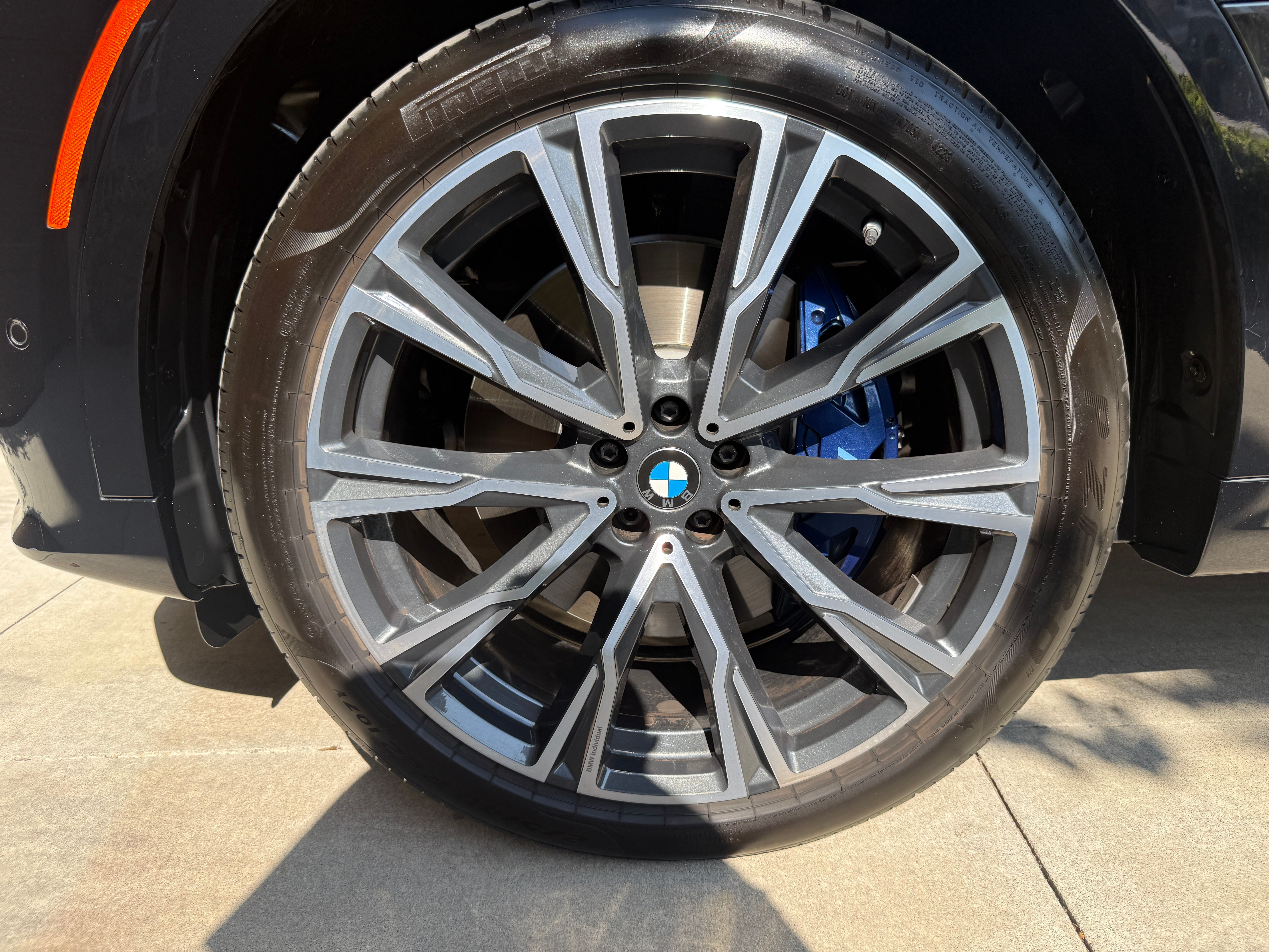 Used 2021 BMW X7 M50i w/ Dynamic Handling Package AWD/4WD image 15