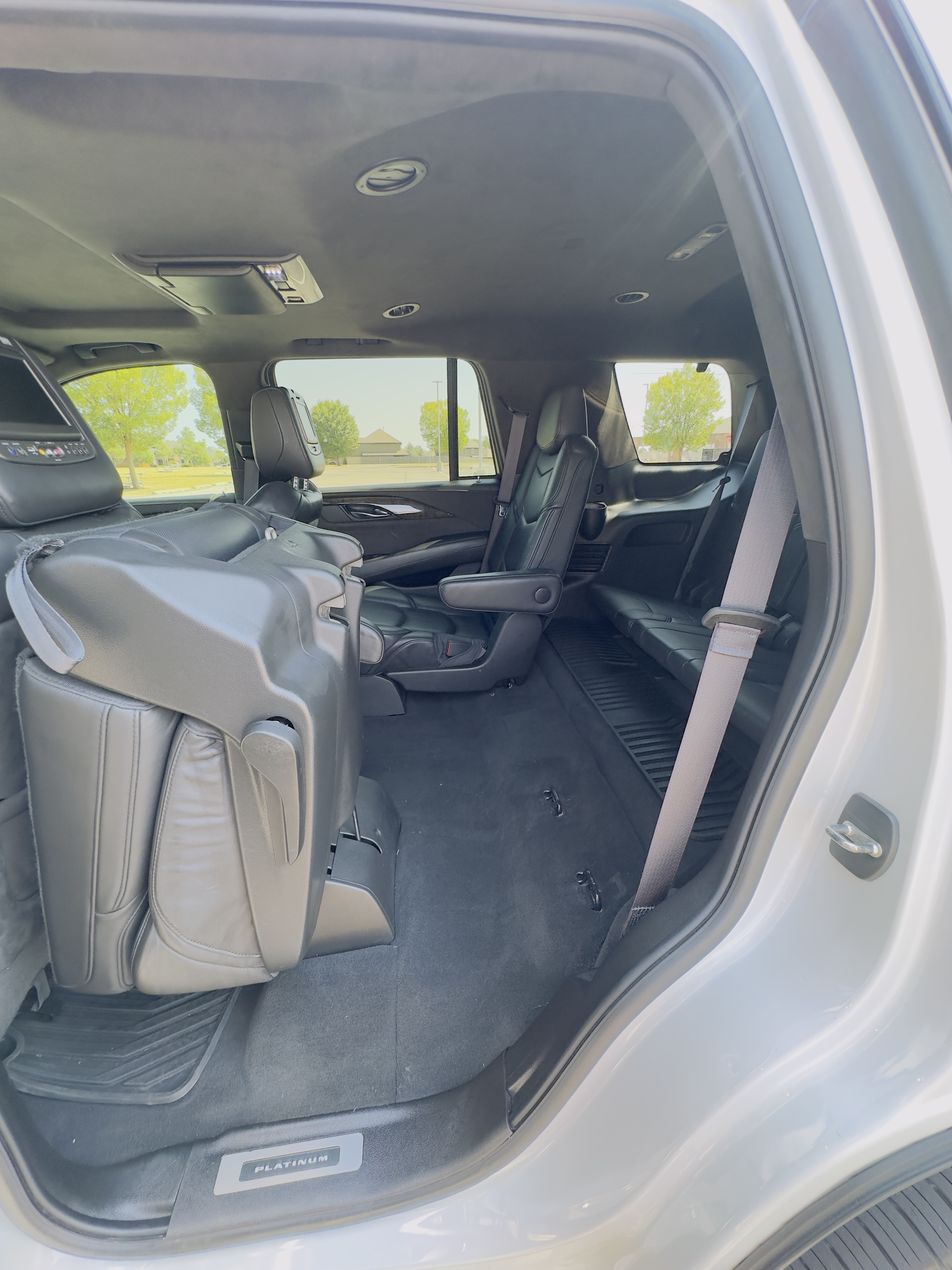 Used 2016 Cadillac Escalade Platinum AWD/4WD image 16