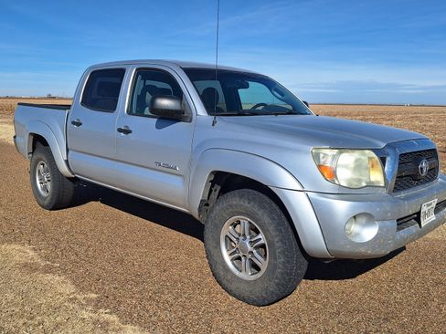 Used 2011 Toyota Tacoma 4x4 Double Cab w/ SR5 Pkg #2 image 8