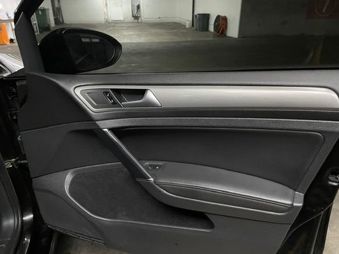 Used 2015 Volkswagen Golf TDI SE FWD image 10