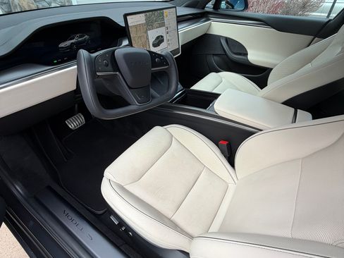 Used 2022 Tesla Model S Plaid image 10