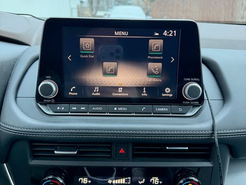 Used 2023 Nissan Rogue SV image 17