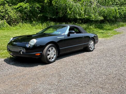 Used 2005 Ford Thunderbird Deluxe image 2