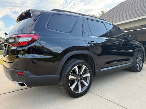Used 2024 Honda Pilot Elite image 4