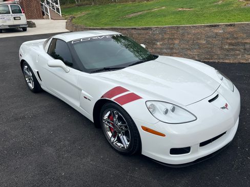 Used 2007 Chevrolet Corvette Z06 w/ Preferred Equipment Group RWD image 1