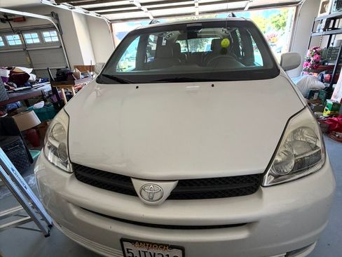 Used 2004 Toyota Sienna XLE Limited FWD image 9