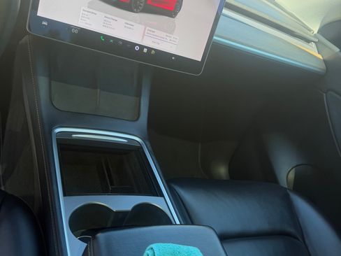 Used 2022 Tesla Model Y Long Range image 11