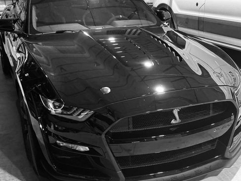 Used 2021 Ford Mustang Shelby GT500 w/ Carbon Fibre Track Pack RWD image 1