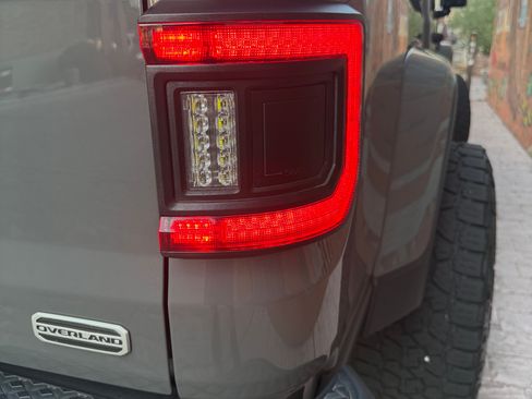 Used 2020 Jeep Gladiator Overland AWD/4WD image 9