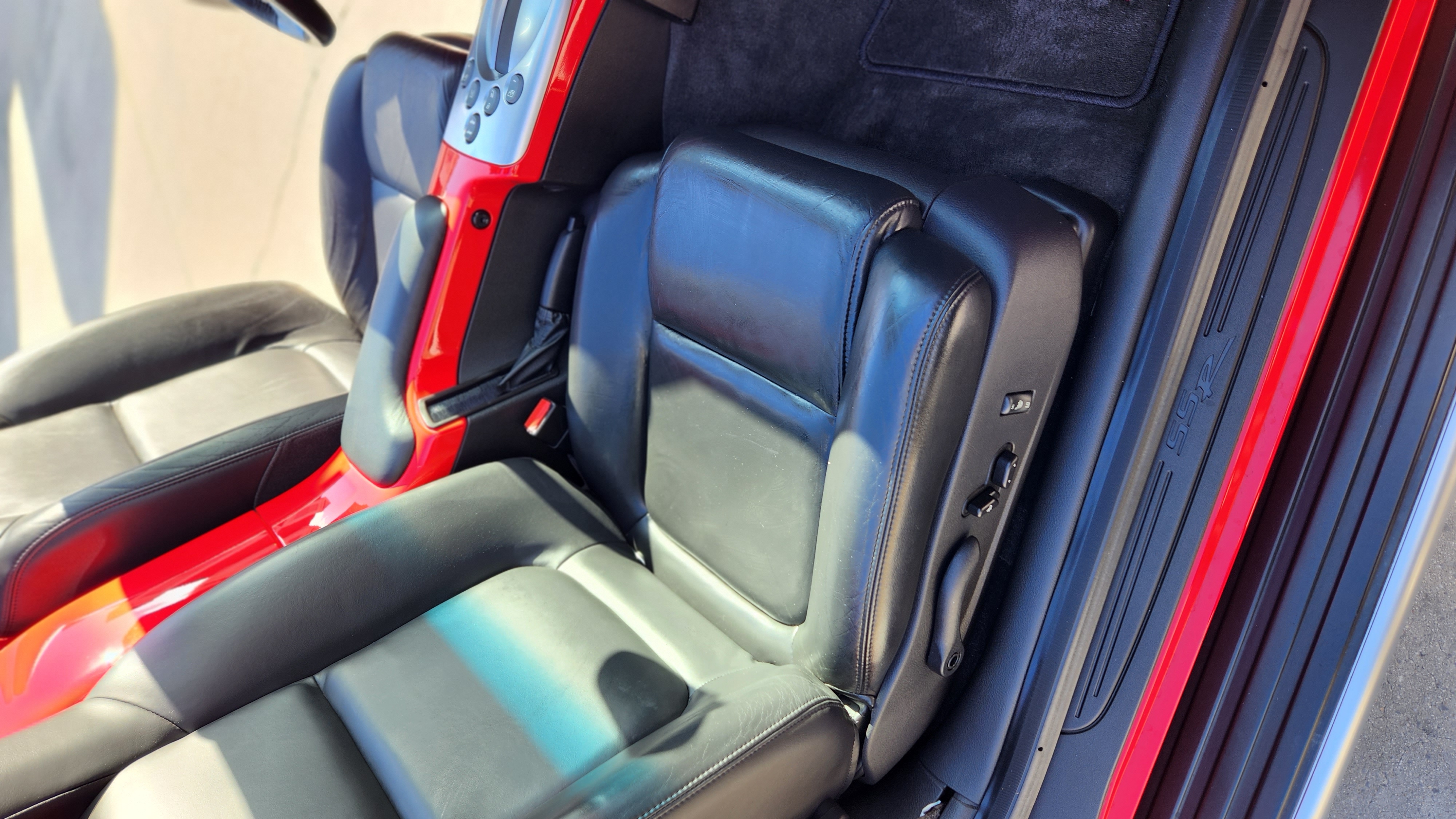 Used 2005 Chevrolet SSR w/ Preferred Equipment Group RWD image 17