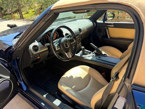 Used 2011 MAZDA MX-5 Miata Grand Touring w/ Premium Pkg RWD image 12