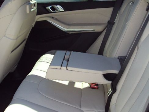 Used 2022 BMW X5 xDrive40i w/ M Sport Package image 22