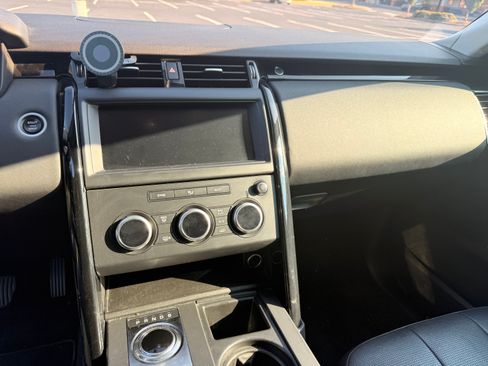 Used 2020 Land Rover Discovery SE AWD/4WD image 9
