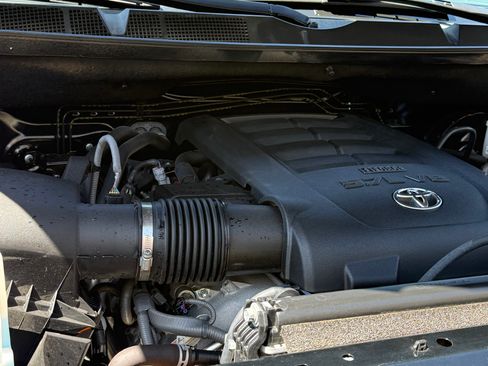 Used 2021 Toyota Tundra SR5 w/ SR5 Leather Package AWD/4WD image 17