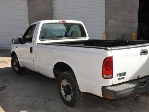 Used 2004 Ford F250 XL image 6